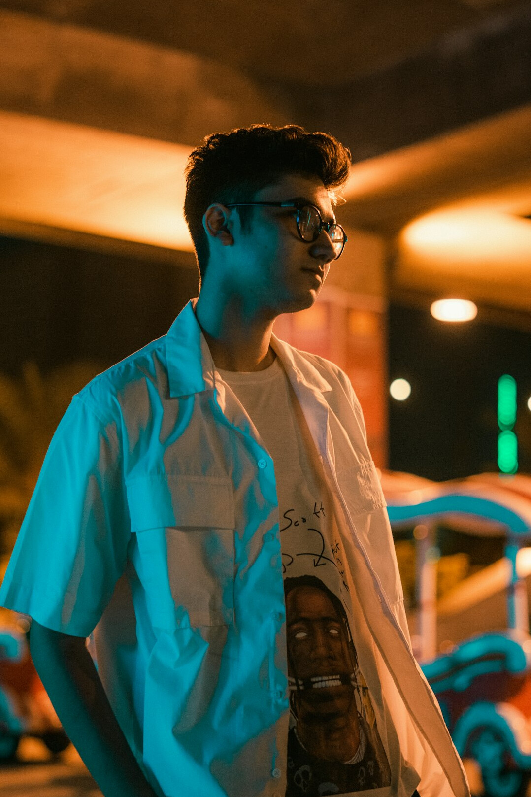 Portrait of a man with glasses and a light shirt